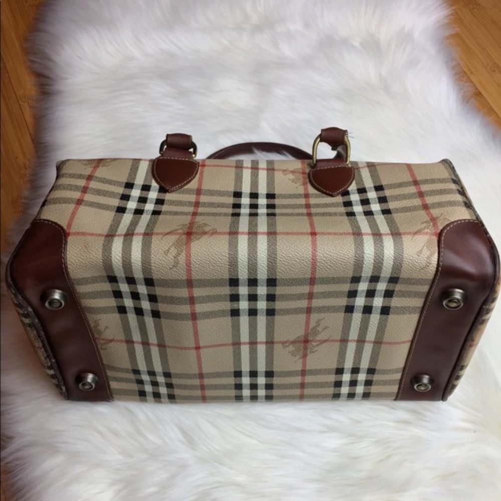 Burberry purse - Picture 2 of 14